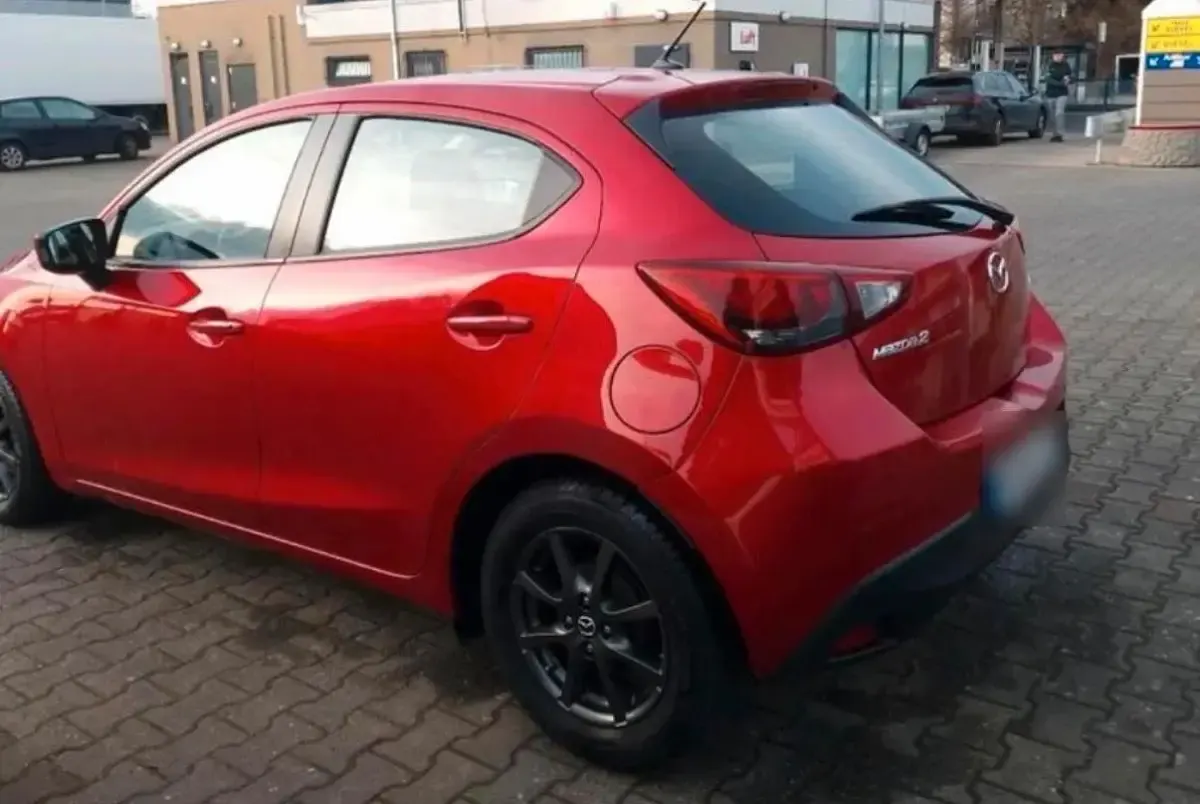 Gebraucht Mazda 2 75 PS (55 kW) 2016 Rot Kleinwagen