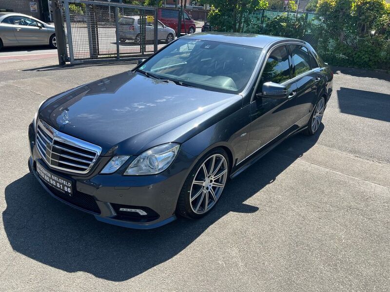 Grau Gebraucht 2011 Mercedes E350 Sport Limousine | 12.999 € (Teuer) - Bild 1/4