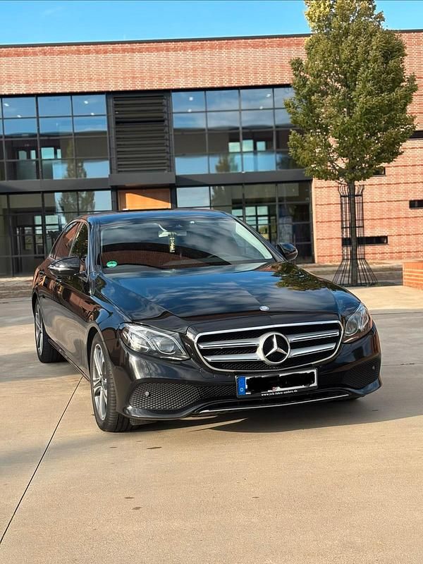 Gebraucht Mercedes E220 194 PS (142 kW) 2017 Schwarz Limousine