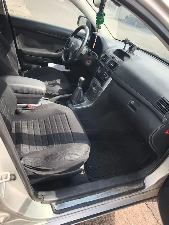 Gebraucht Toyota Avensis 129 PS (94 kW) 2006 Silber Limousine