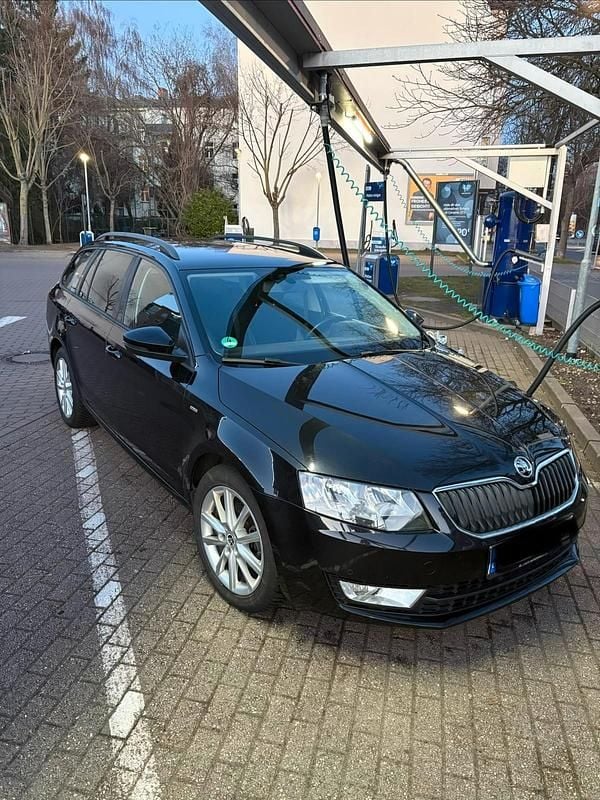 Usado Skoda Octavia Joy 150 HP (110 kW) 2016 Preto Citadino