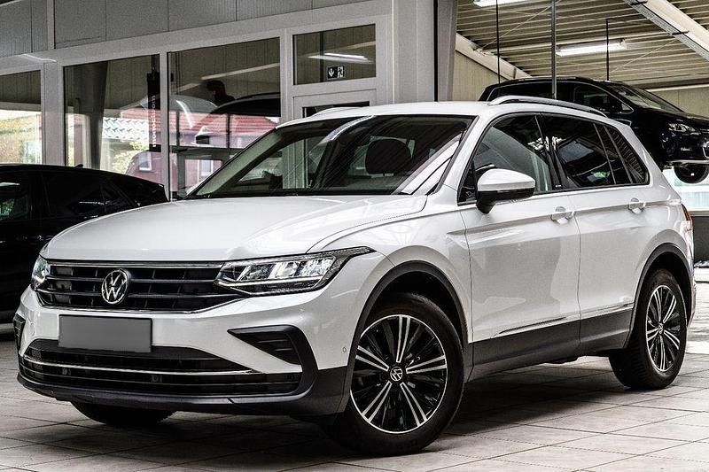 Weiß metallic Gebraucht 2022 VW Tiguan Active SUV | 31.100 € (Etwas zu teuer) - Bild 1/4