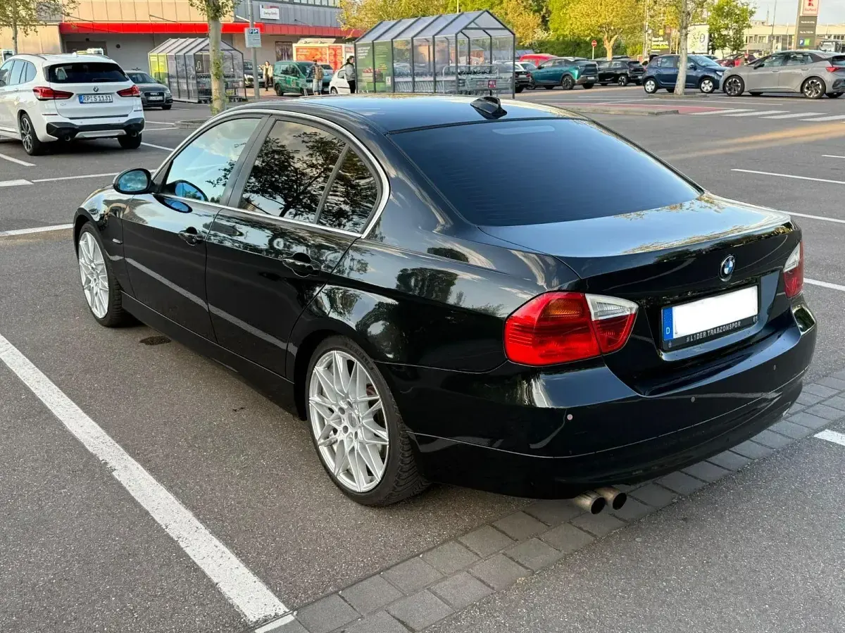 Gebraucht BMW 325 197 PS (144 kW) 2007 Schwarz Limousine