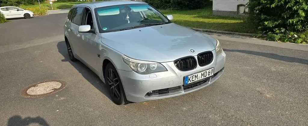 Gebraucht BMW 530 231 PS (169 kW) 2006 Silber Kombi