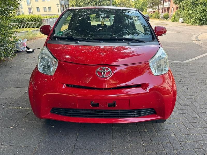 Rot Gebraucht 2009 Toyota iQ Kleinwagen | 1.990 € (Superpreis) - Bild 1/4
