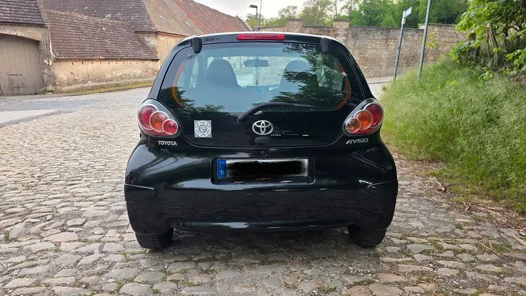 Gebraucht Toyota Aygo Connect Style 68 PS (50 kW) 2013 Schwarz Kleinwagen