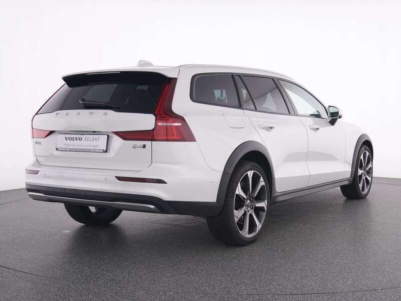 Gebraucht Volvo V60 CC 197 PS (144 kW) 2024 Andere farbe Kombi