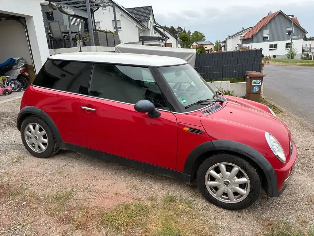 Używany Mini Cooper 116 KM (85 kW) 2001 Czerwony Hatchback