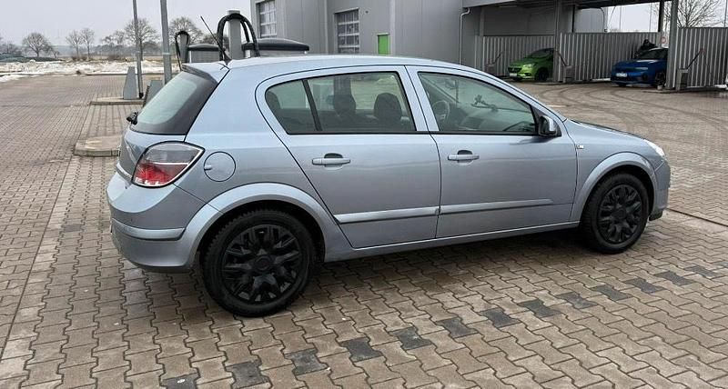 Gebraucht Opel Astra 90 PS (66 kW) 2007 Silber Kleinwagen