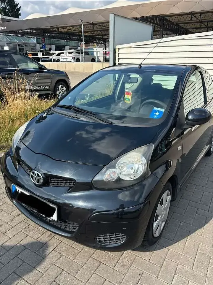 Gebraucht Toyota Aygo 68 PS (50 kW) 2009 Schwarz Kleinwagen