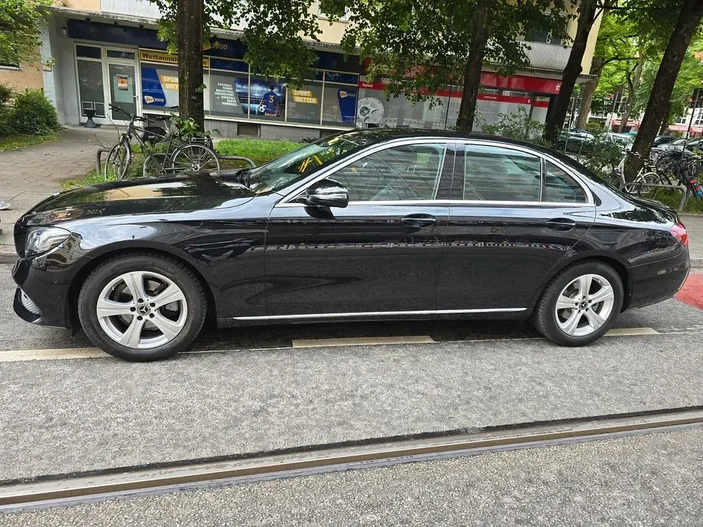 Gebraucht Mercedes E200 Avantgarde 184 PS (135 kW) 2017 Schwarz Limousine