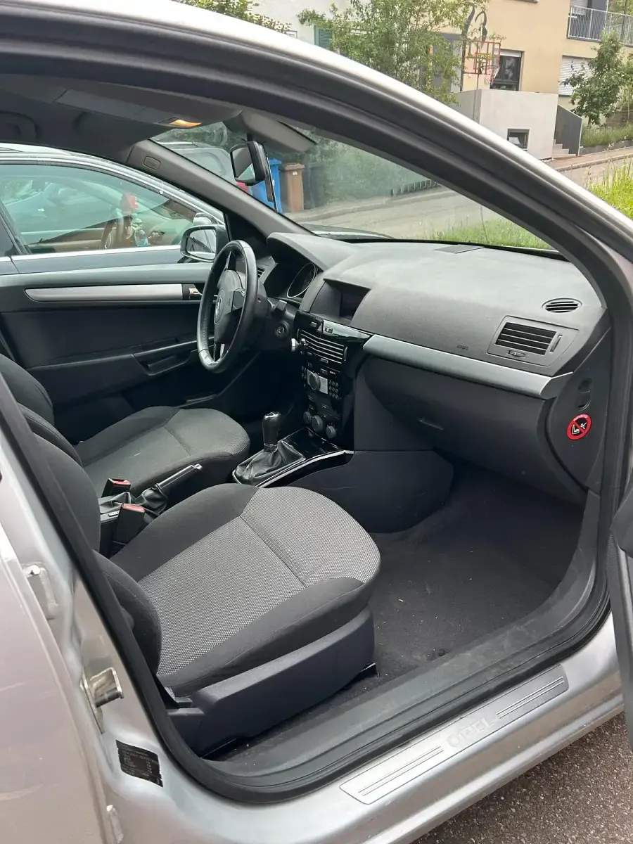 Gebraucht Opel Astra 110 PS (80 kW) 2010 Silber Kombi