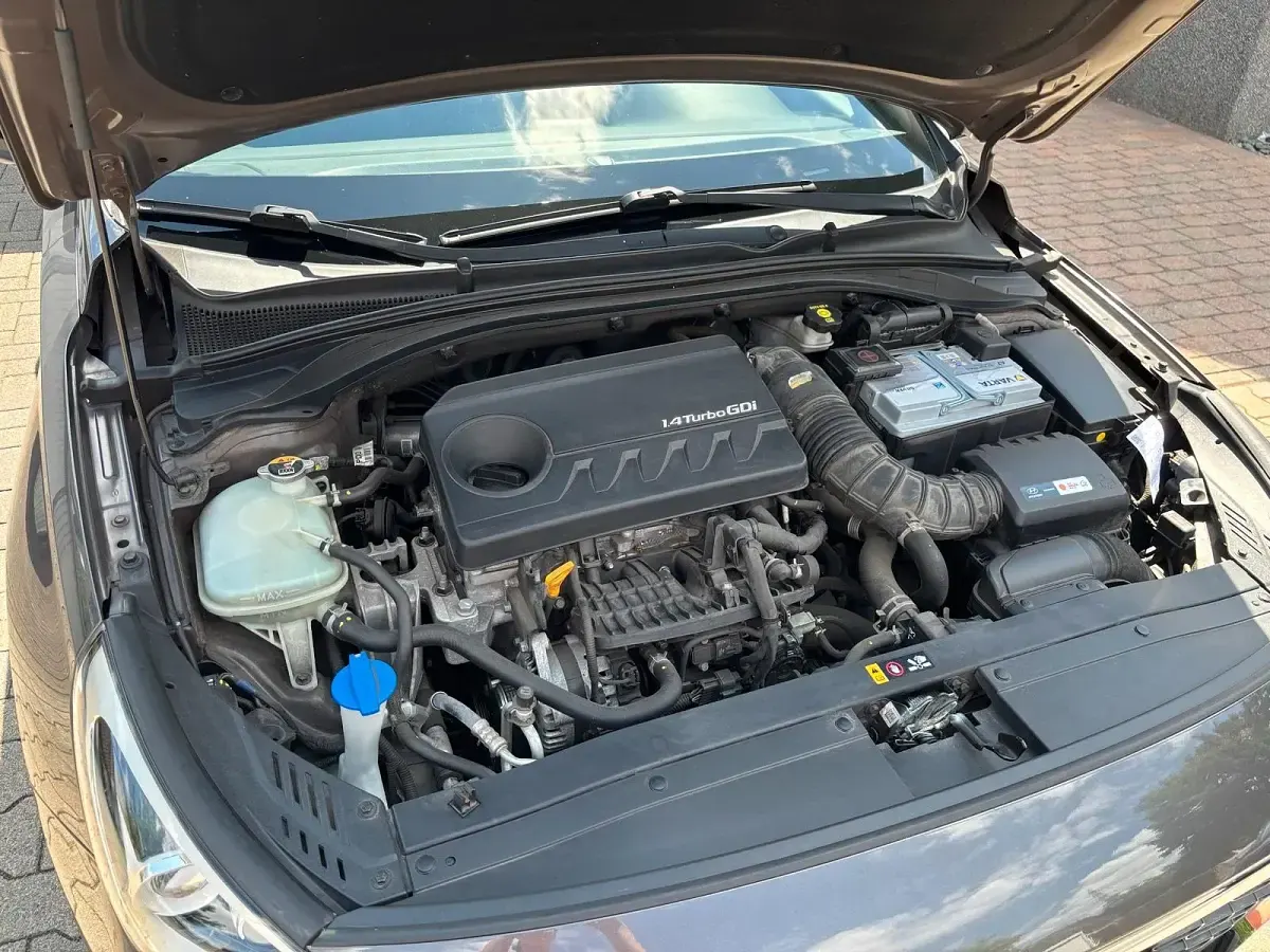 Gebraucht Hyundai i30 Passion Plus 140 PS (102 kW) 2018 Braun Limousine
