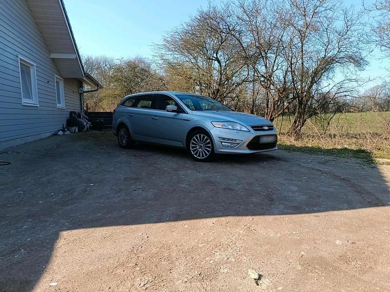 Gebraucht Ford Mondeo 163 PS (119 kW) 2011 Silber Kombi
