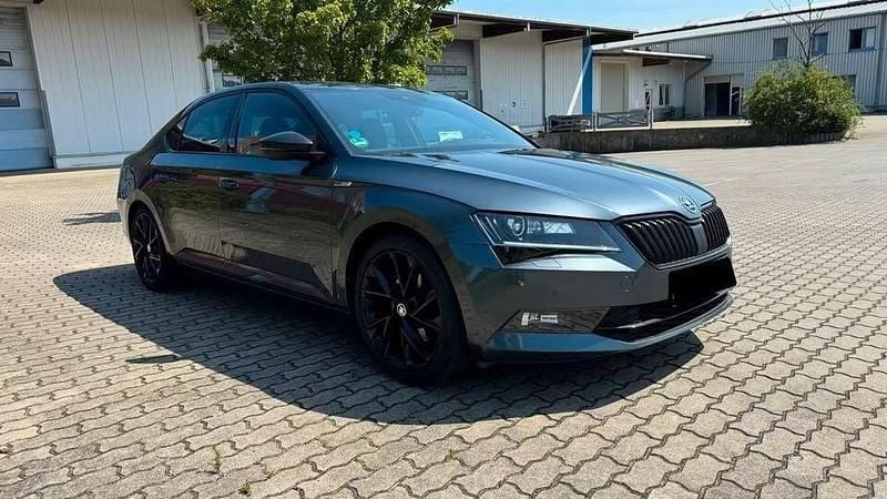Grau Gebraucht 2017 Skoda Superb Limousine | 13.550 € (Superpreis) - Bild 1/4