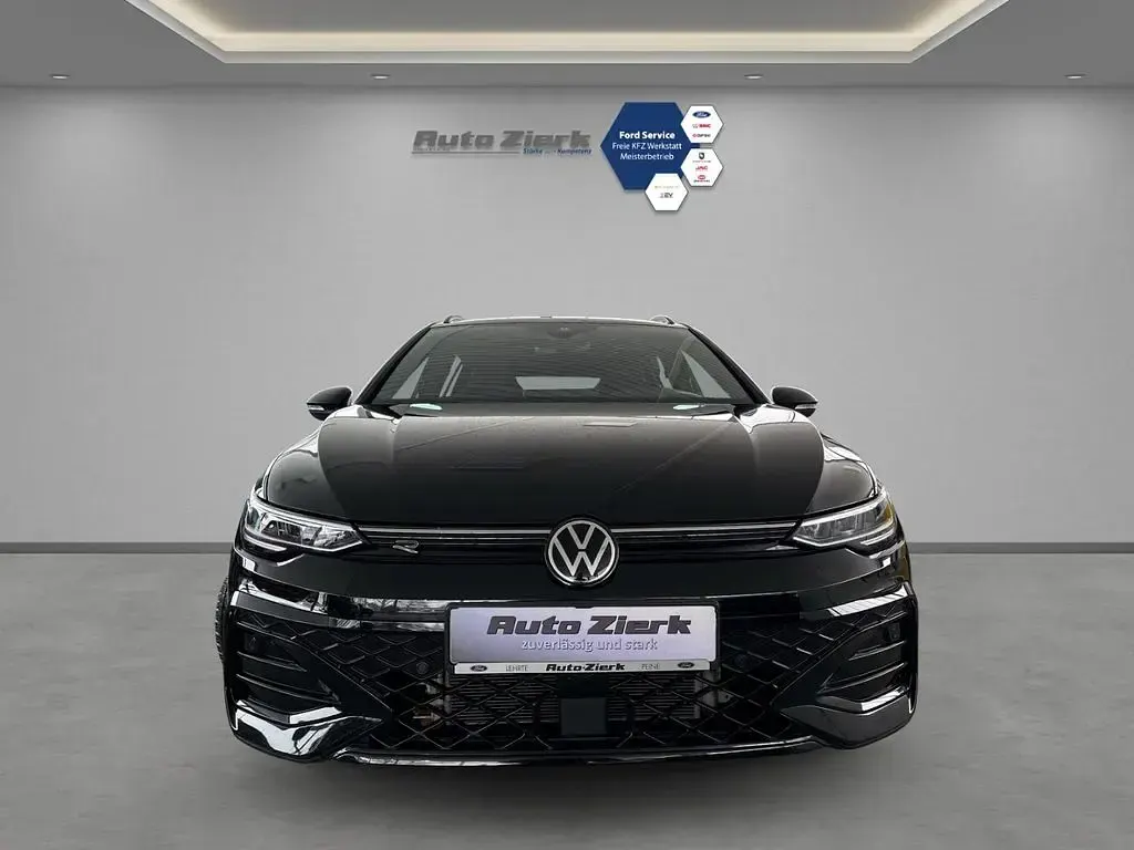 Gebraucht VW Golf VIII R-line 150 PS (110 kW) 2025 Grenadillschwarz metallic Kombi