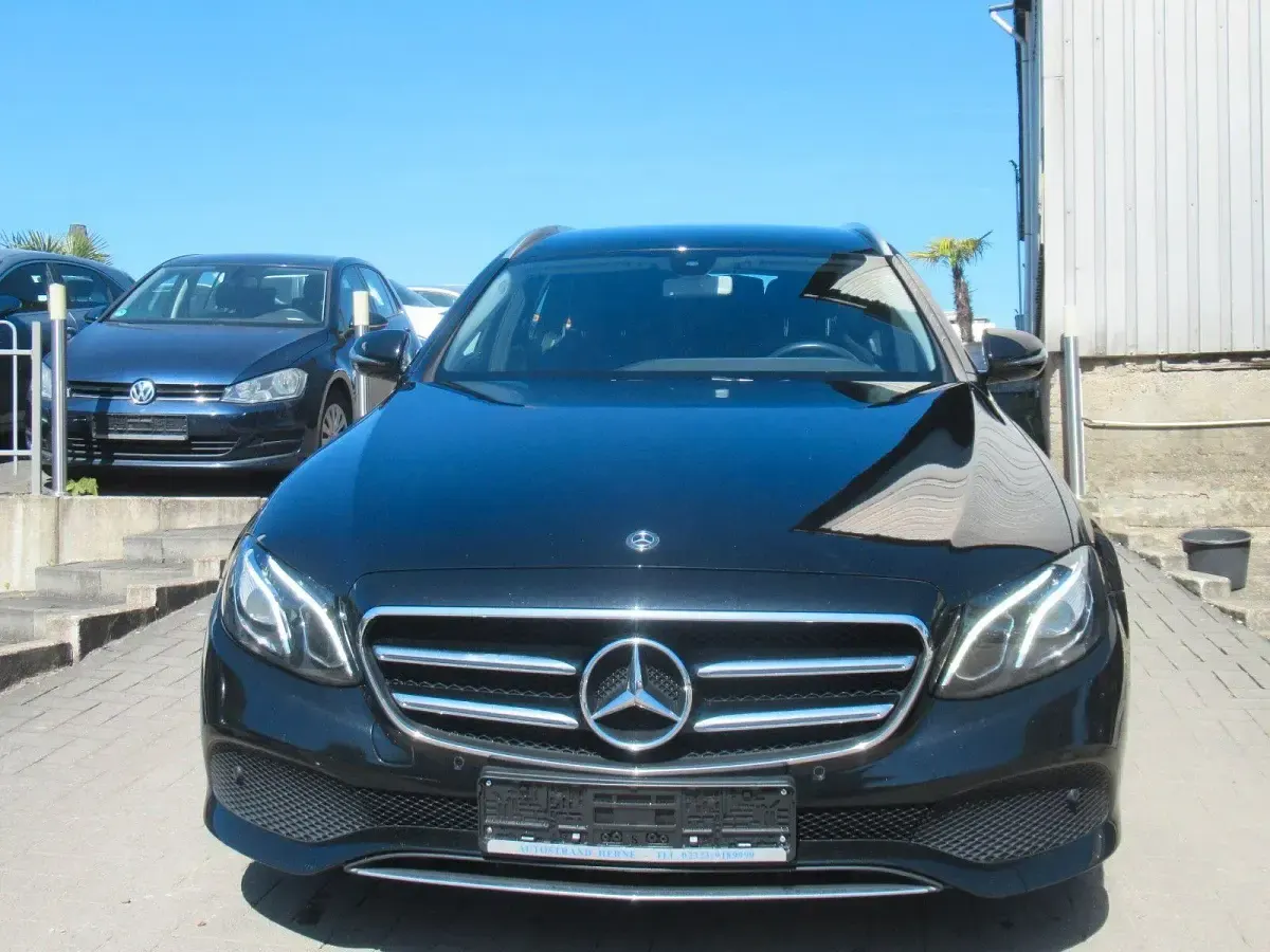 Gebraucht Mercedes E220 194 PS (142 kW) 2019 Schwarz Kombi