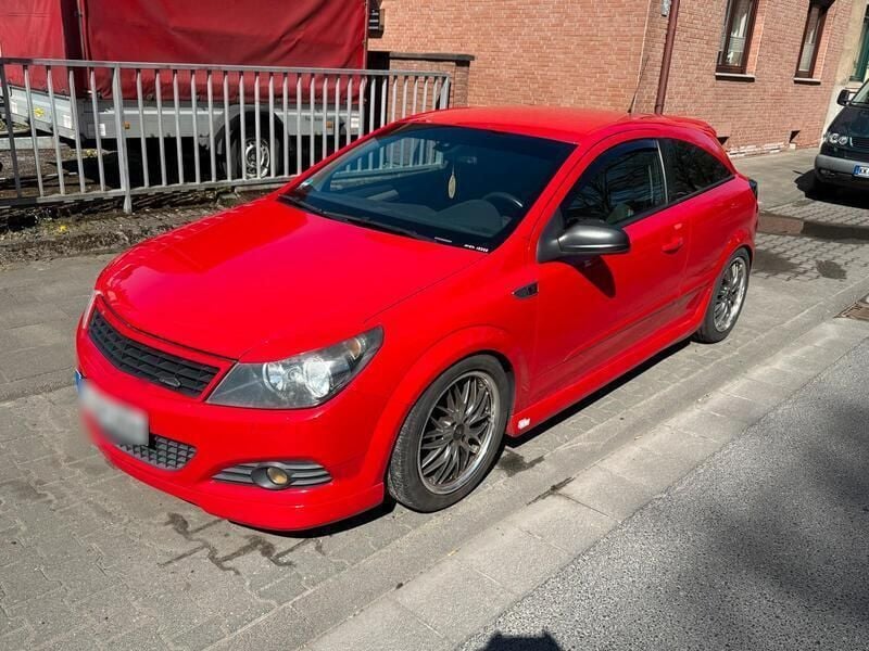 Rot Gebraucht 2006 Opel Astra GTC Coupé | 4.200 € (Etwas zu teuer) - Bild 1/4