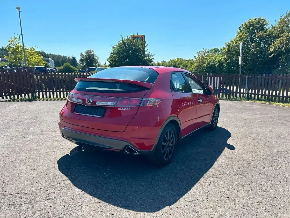 Gebraucht Honda Civic 140 PS (102 kW) 2011 Rot Limousine