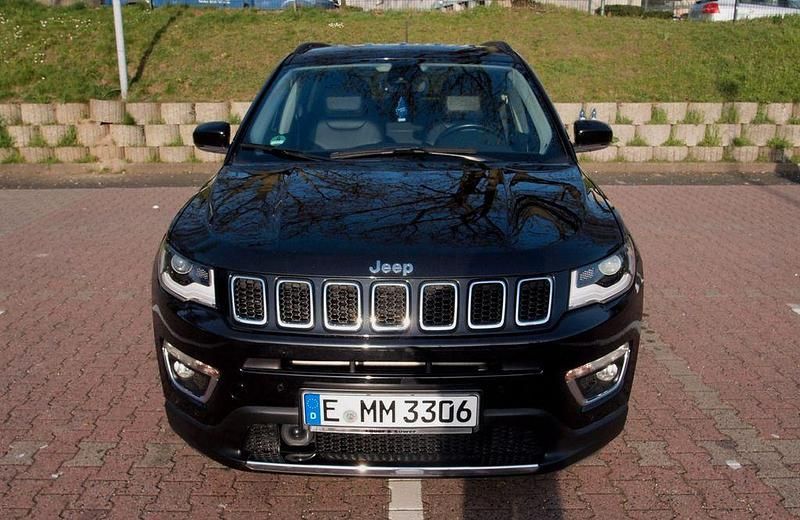 Gebraucht Jeep Compass Limited 150 PS (110 kW) 2020 Schwarz SUV