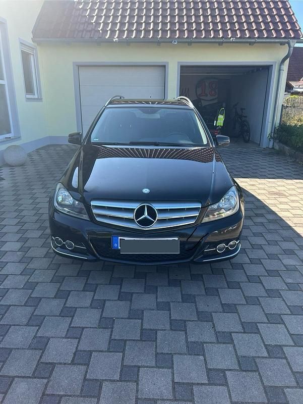 Schwarz Gebraucht 2011 Mercedes C200 Kombi | 7.500 € (Fairer Preis) - Bild 1/4