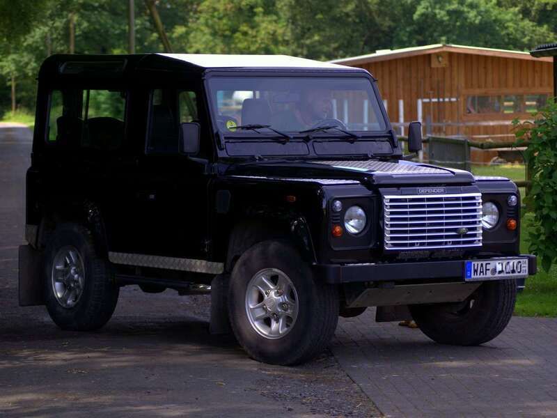 Schwarz Gebraucht 2006 Land Rover Defender SUV | 29.560 € (Guter Preis) - Bild 1/4
