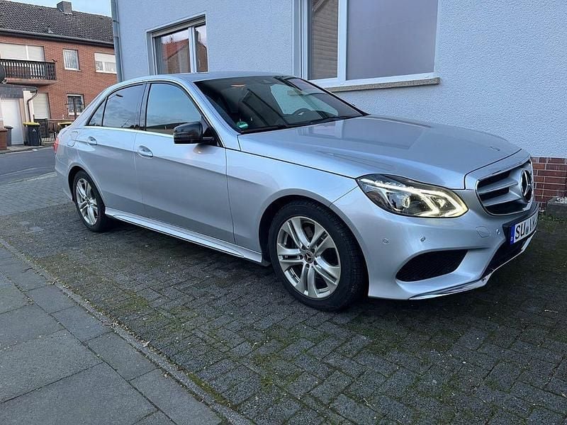 Silber Gebraucht 2015 Mercedes E250 AMG Limousine | 16.500 € (Fairer Preis) - Bild 1/4
