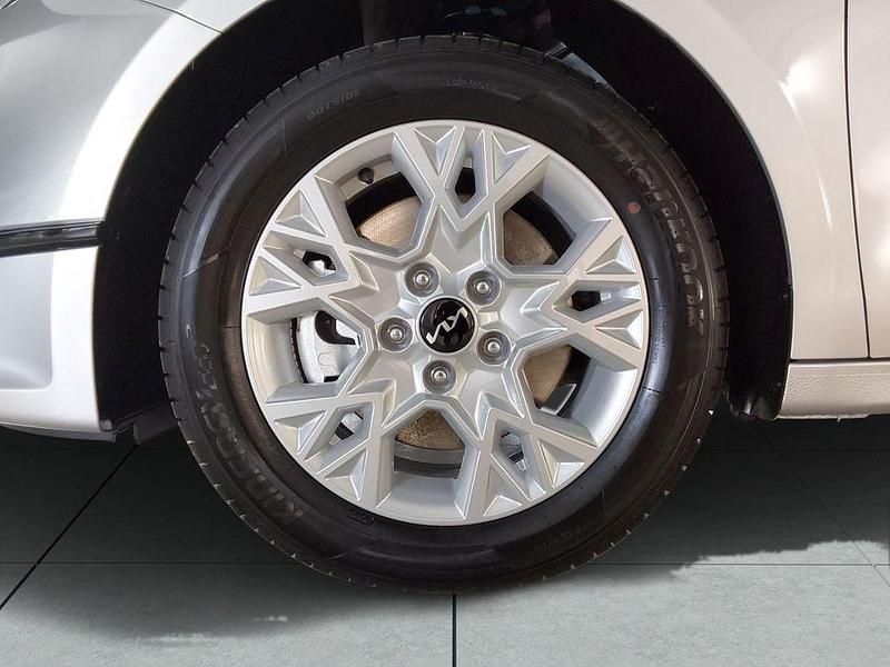 Gebraucht Kia Ceed Comfort 101 PS (74 kW) 2024 (kcs) sparklingsilber met. Kleinwagen