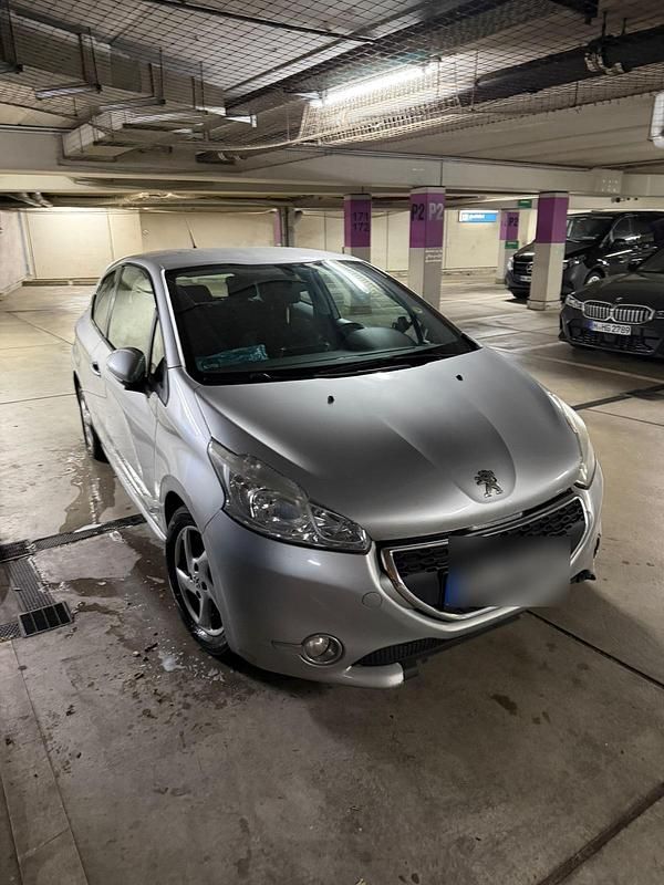 Silber Gebraucht 2013 Peugeot 208 Kleinwagen | 2.790 € (Guter Preis) - Bild 1/4