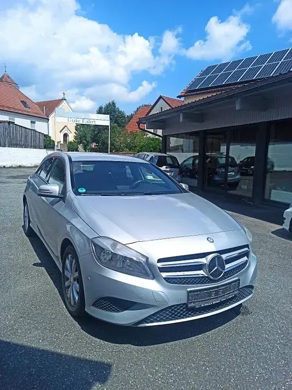 Gebraucht Mercedes A180 109 PS (80 kW) 2013 Silber Kleinwagen