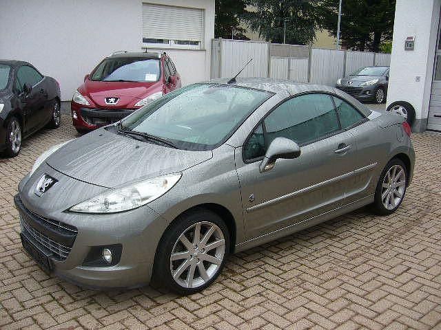 Grau Gebraucht 2010 Peugeot 207 CC Roland Garros Cabrio | 6.984 € (Teuer) - Bild 1/4