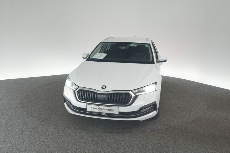 Weiß Gebraucht 2021 Skoda Octavia Style Kombi | 19.930 € (Fairer Preis) - Bild 1/4