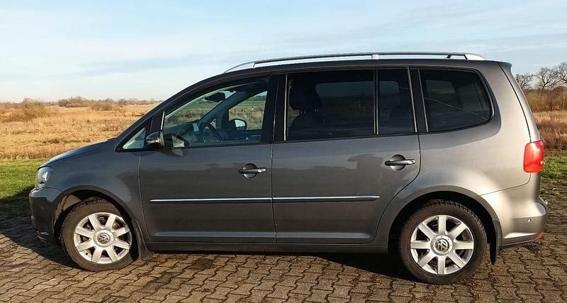 Gebraucht VW Touran Highline 105 PS (77 kW) 2011 Grau Van / Kleinbus