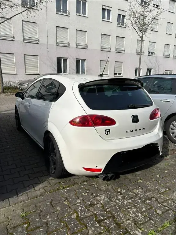 Używany Seat Leon CUPRA 241 KM (177 kW) 2007 Biały Hatchback