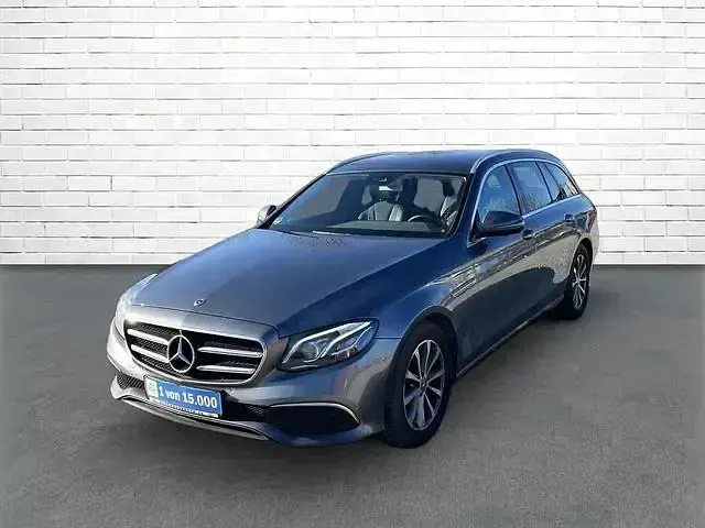 Gebraucht Mercedes E220 Avantgarde 194 PS (142 kW) 2020 Grau Limousine