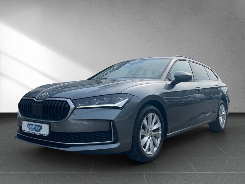 Grau Gebraucht 2024 Skoda Superb Selection Kombi | 34.990 € (Teuer) - Bild 1/4