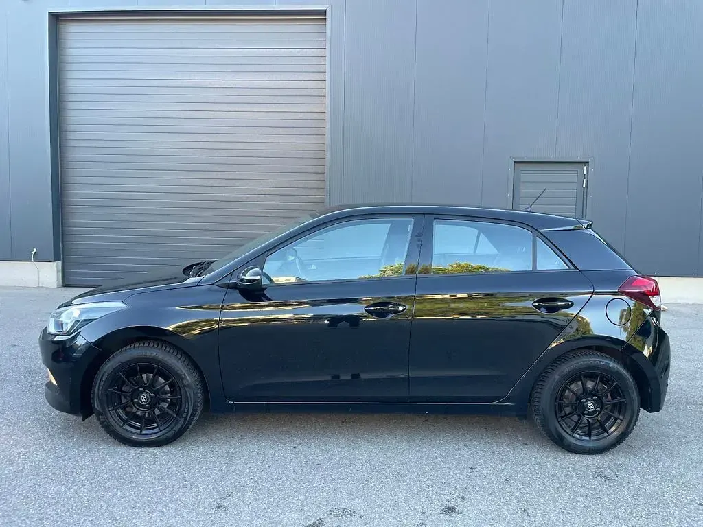 Gebraucht Hyundai i20 YES! 84 PS (61 kW) 2018 Schwarz Limousine