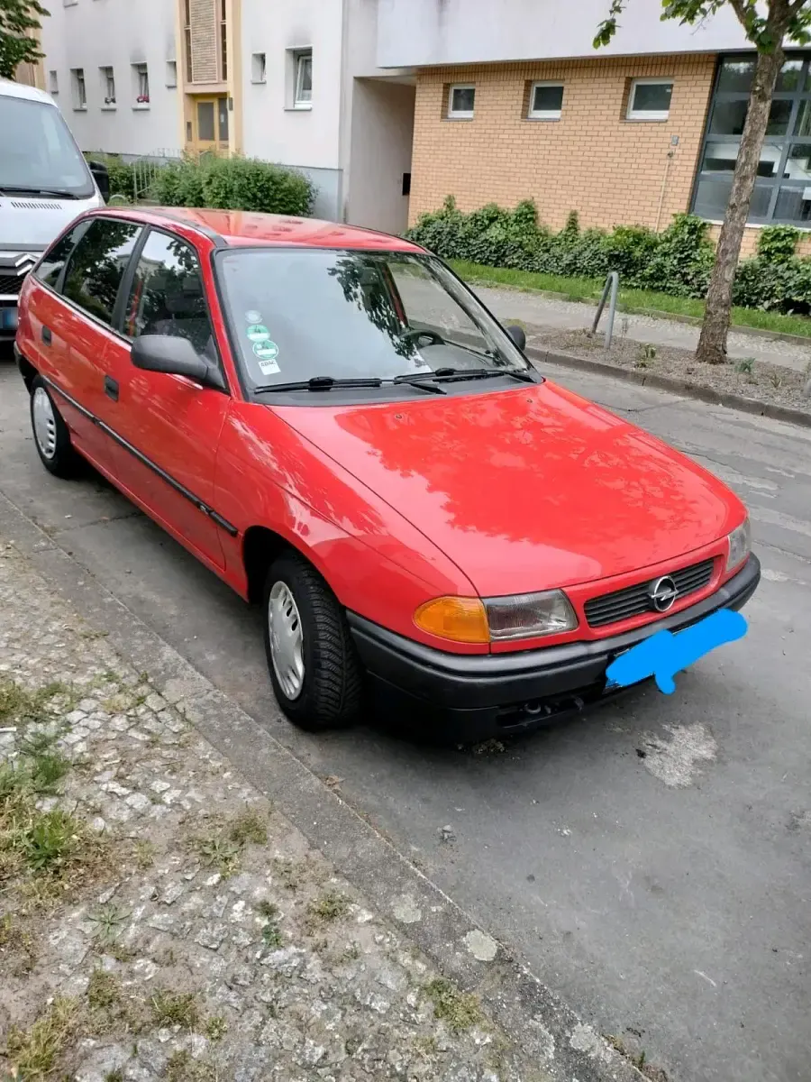 Gebraucht Opel Astra 75 PS (55 kW) 1996 Rot Limousine