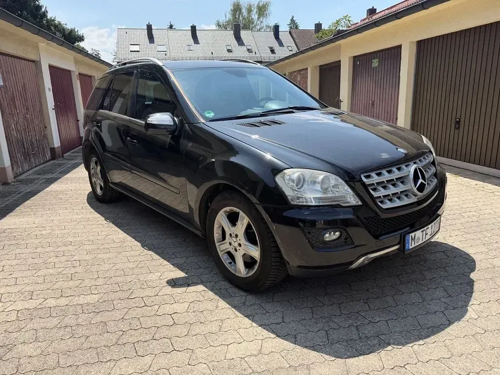 Gebraucht Mercedes ML320 224 PS (164 kW) 2009 Schwarz SUV