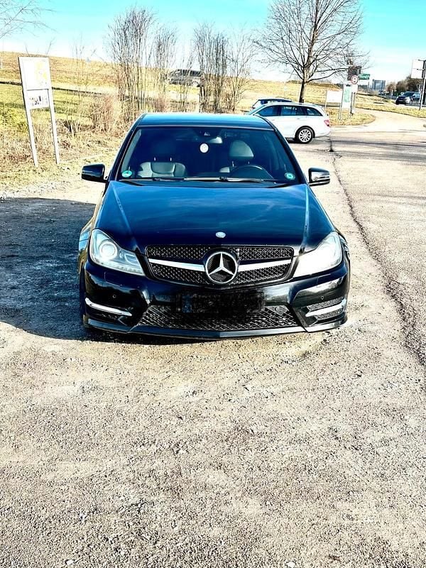 Schwarz Gebraucht 2011 Mercedes C200 AMG line Limousine | 7.900 € (Fairer Preis) - Bild 1/4