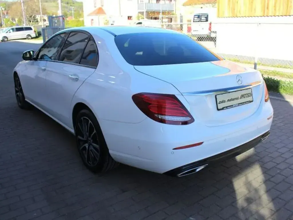 Second-hand Mercedes 220 194 CP (142 kW) 2019 Alb Berlinǎ