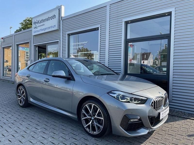 Grau Gebraucht 2024 BMW 218 M Sport Limousine | 29.890 € (Fairer Preis) - Bild 1/4