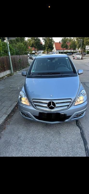 Gebraucht 2011 Mercedes B180 Van / Kleinbus | 5.500 € (Teuer) - Bild 1/4