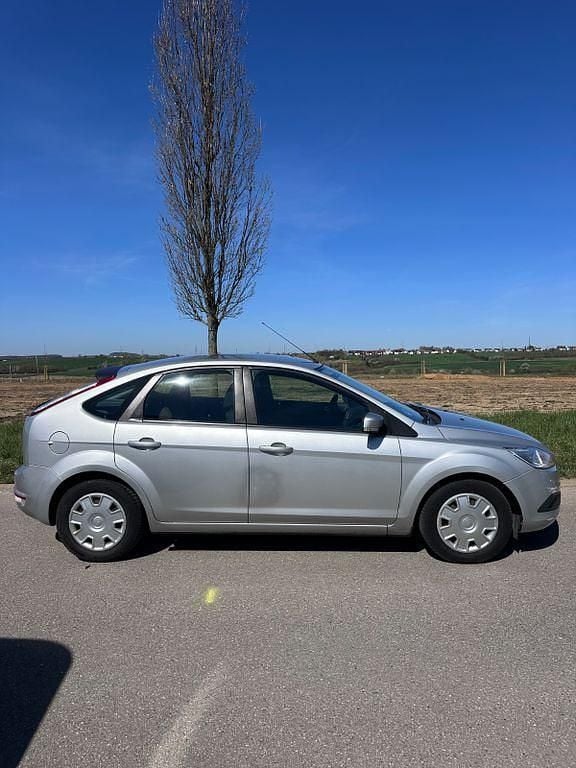 Gebraucht Ford Focus Style 125 PS (91 kW) 2009 Silber Limousine