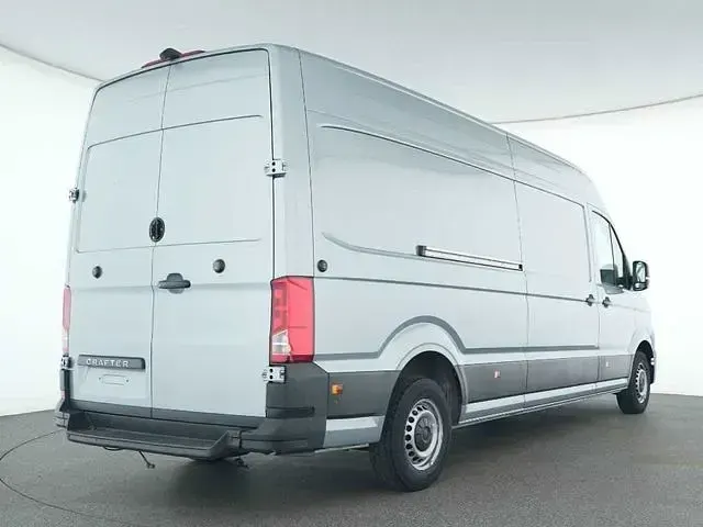 Gebraucht VW Crafter 140 PS (102 kW) 2025 Silberkeine angabe Van