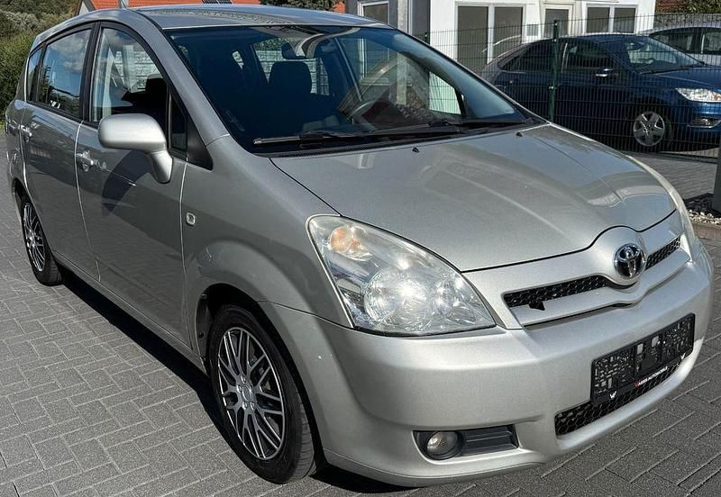 Silber Gebraucht 2007 Toyota Corolla Verso Sol Van / Kleinbus | 2.399 € (Fairer Preis) - Bild 1/4