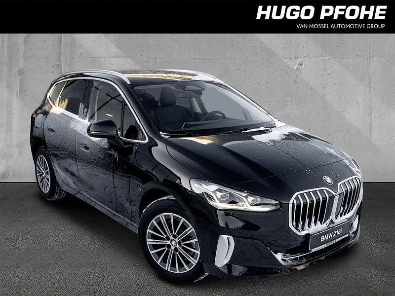 Sapphirschwarz metallic Gebraucht 2024 BMW 218 Active Tourer Luxury Line Van / Kleinbus | 28.649 € (Guter Preis) - Bild 1/4