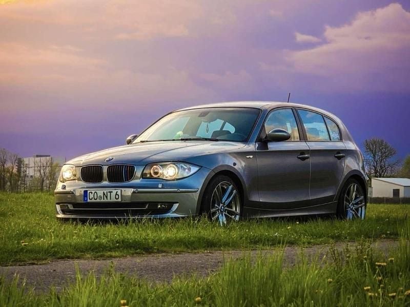Grau Gebraucht 2009 BMW 118 Kleinwagen | 4.990 € (Teuer) - Bild 1/4