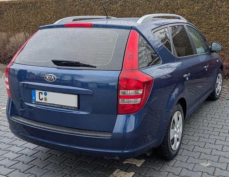 Gebraucht Kia Ceed Sportswagon 109 PS (80 kW) 2009 Blau Kombi