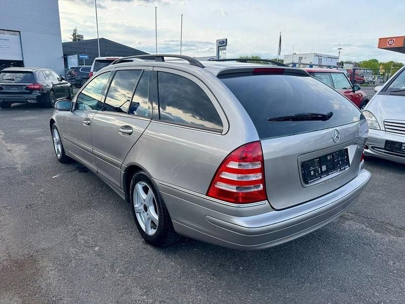 Second-hand Mercedes C220 150 CP (110 kW) 2005 Argintiu Break